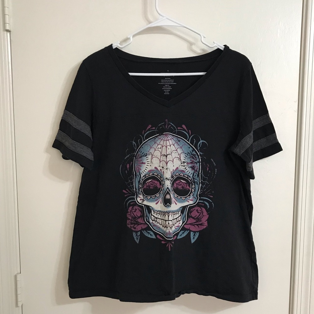 Torrid black skull v-neck top